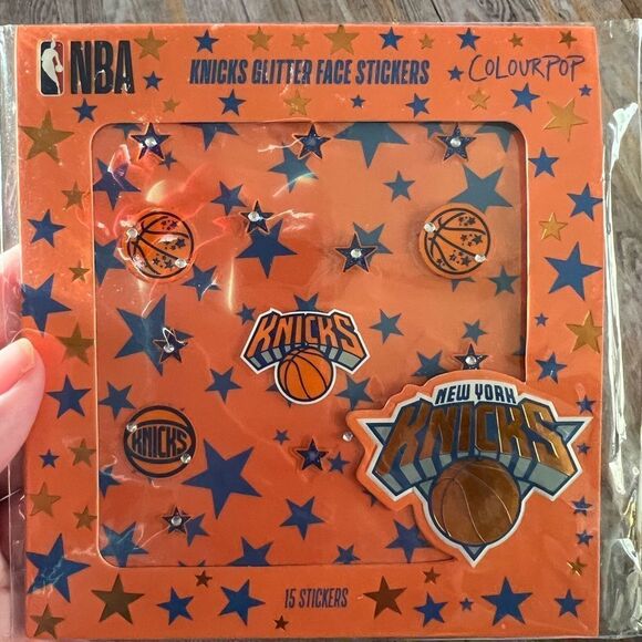 Colourpopp x NBA Limited Edition New York Knicks Makeup and Bag - Picture 2 of 12